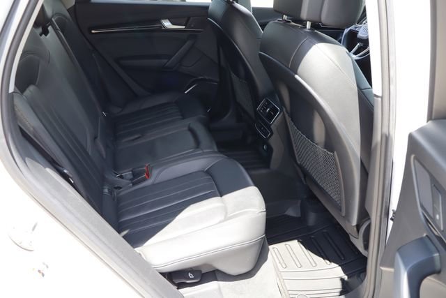 Used 2019 Audi Q5 2.0T Premium w/ Convenience Package AWD/4WD image 16