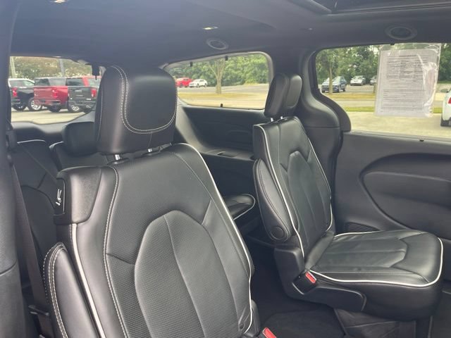 Used 2025 Chrysler Pacifica Limited FWD image 37