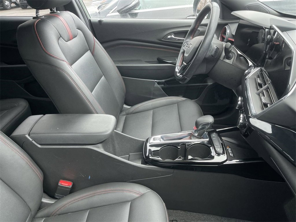 Used 2024 Chevrolet Trax RS w/ Sunroof Package image 12