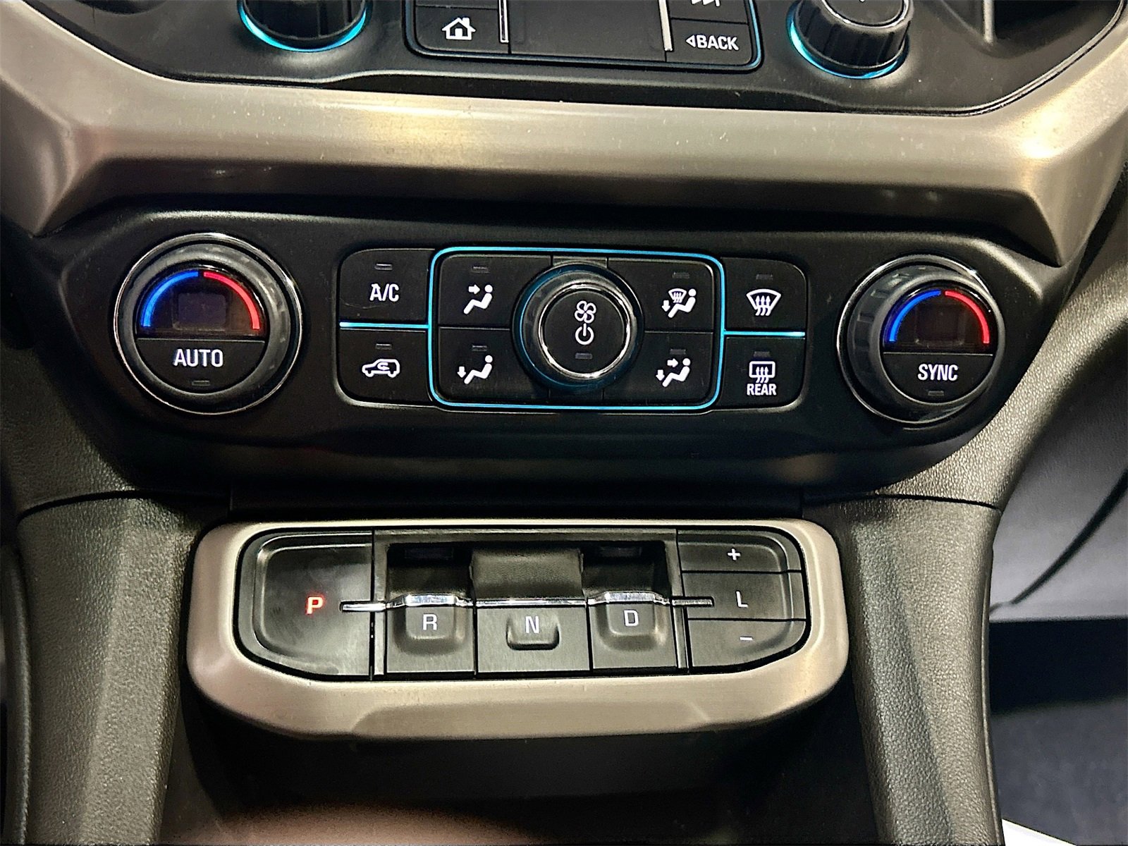 Used 2023 GMC Acadia Denali w/ Denali Technology Package image 16