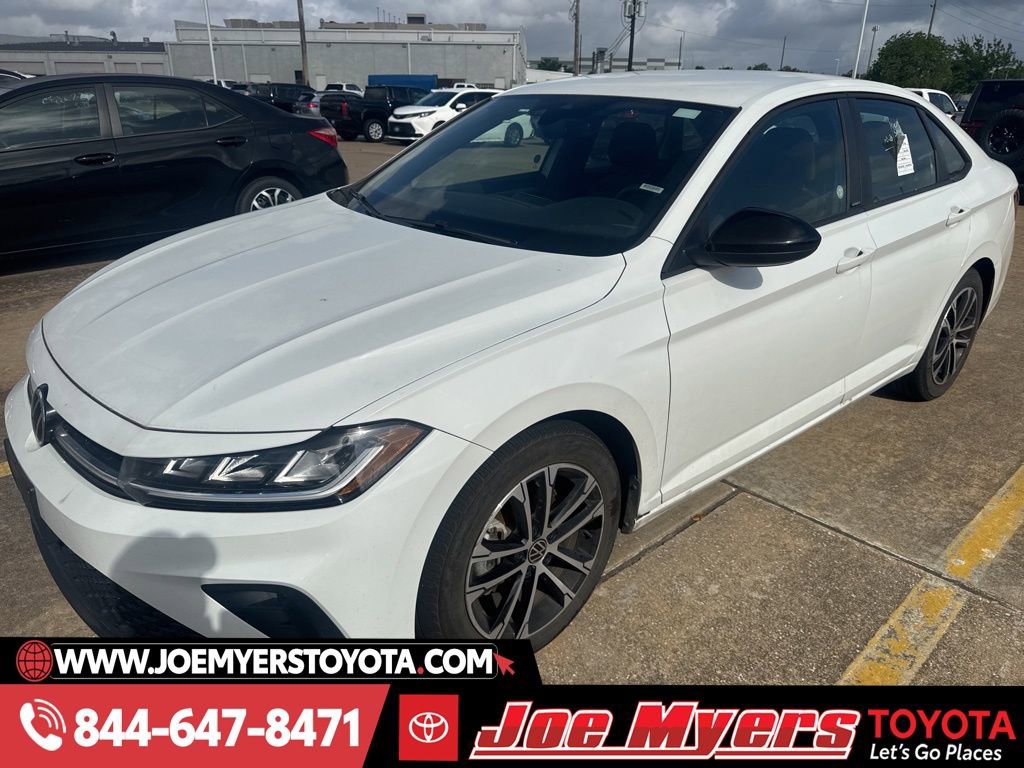 Used 2025 Volkswagen Jetta Sport image 1