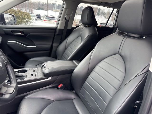 Used 2023 Toyota Highlander XLE image 25