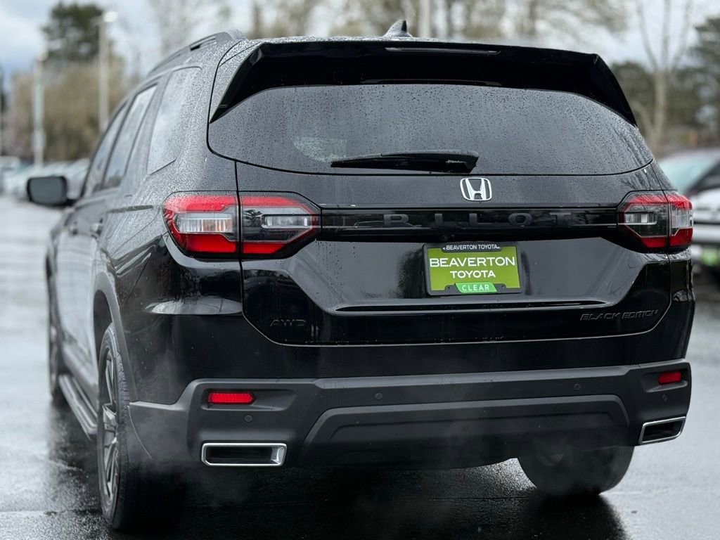 Used 2025 Honda Pilot Black Edition image 3