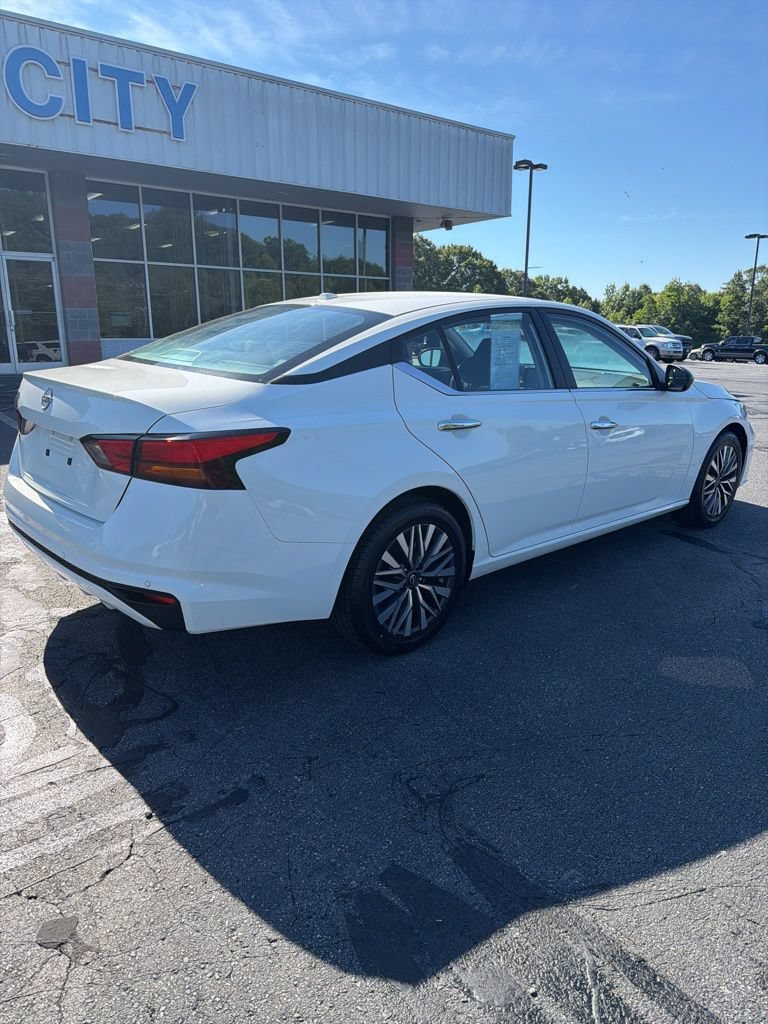 Used 2025 Nissan Altima 2.5 SV FWD image 5