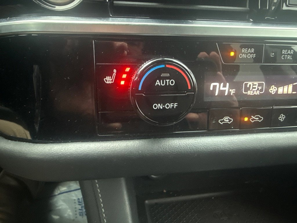 Used 2023 Nissan Pathfinder SL image 36