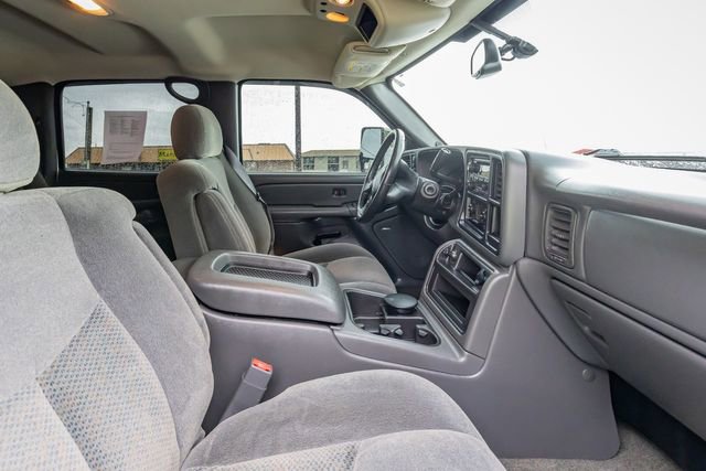 Used 2005 Chevrolet Silverado 2500 LS w/ Heavy-Duty Power Package AWD/4WD image 17