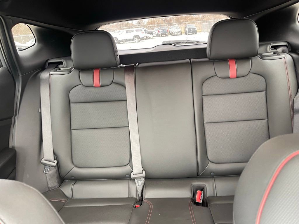 Used 2025 Chevrolet Trax RS w/ Sunroof Package image 16