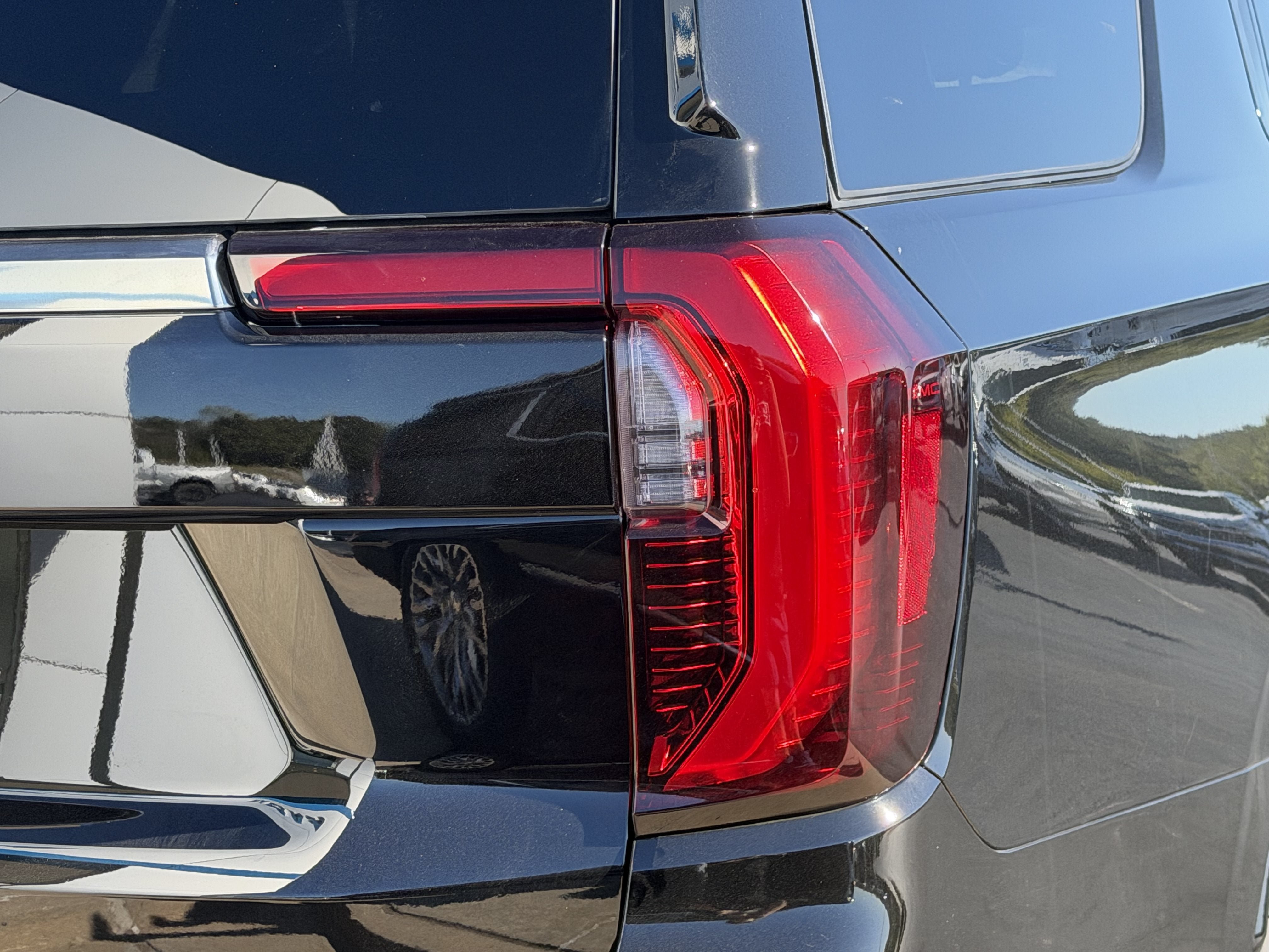 New 2027 GMC Yukon AT4 w/ AT4 Premium Plus Package AWD/4WD image 5