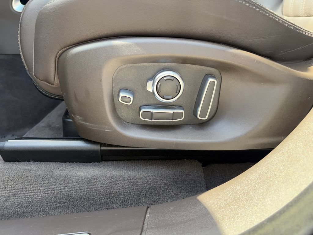 Used 2019 Jaguar F-PACE Portfolio AWD/4WD image 21