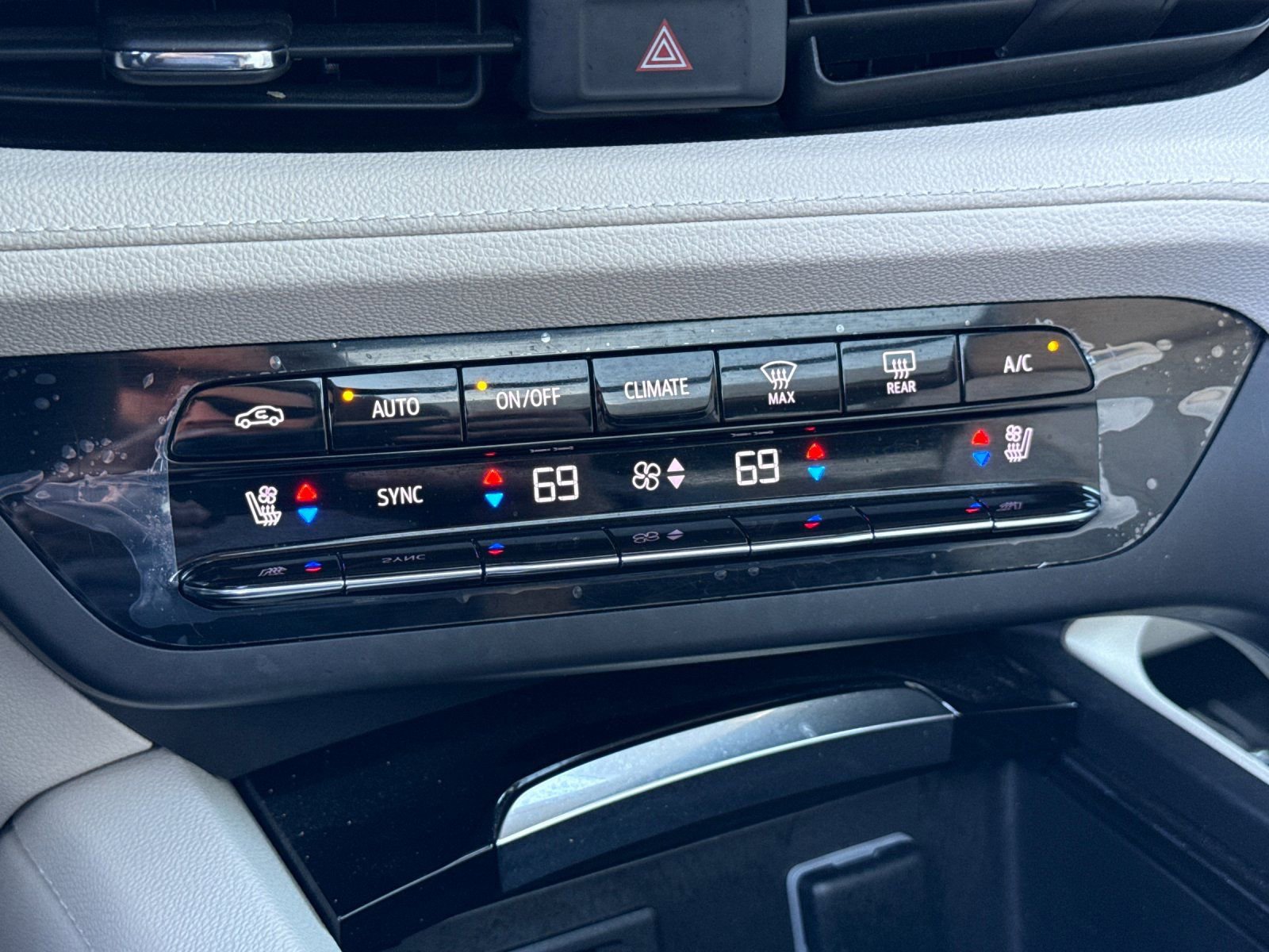 Used 2021 Buick Envision Avenir w/ Technology Package II image 24