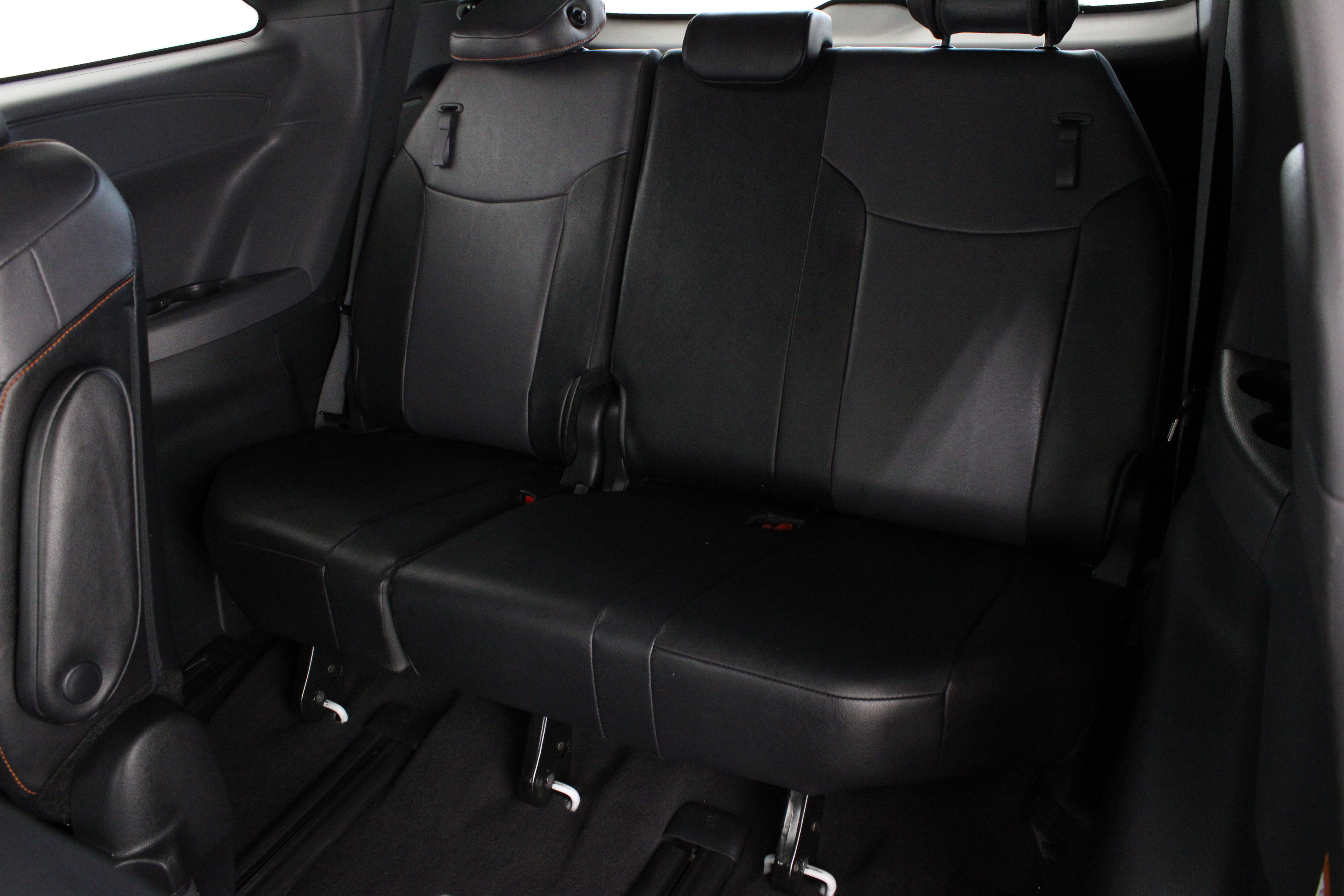 Used 2023 Toyota Sienna XSE FWD image 34