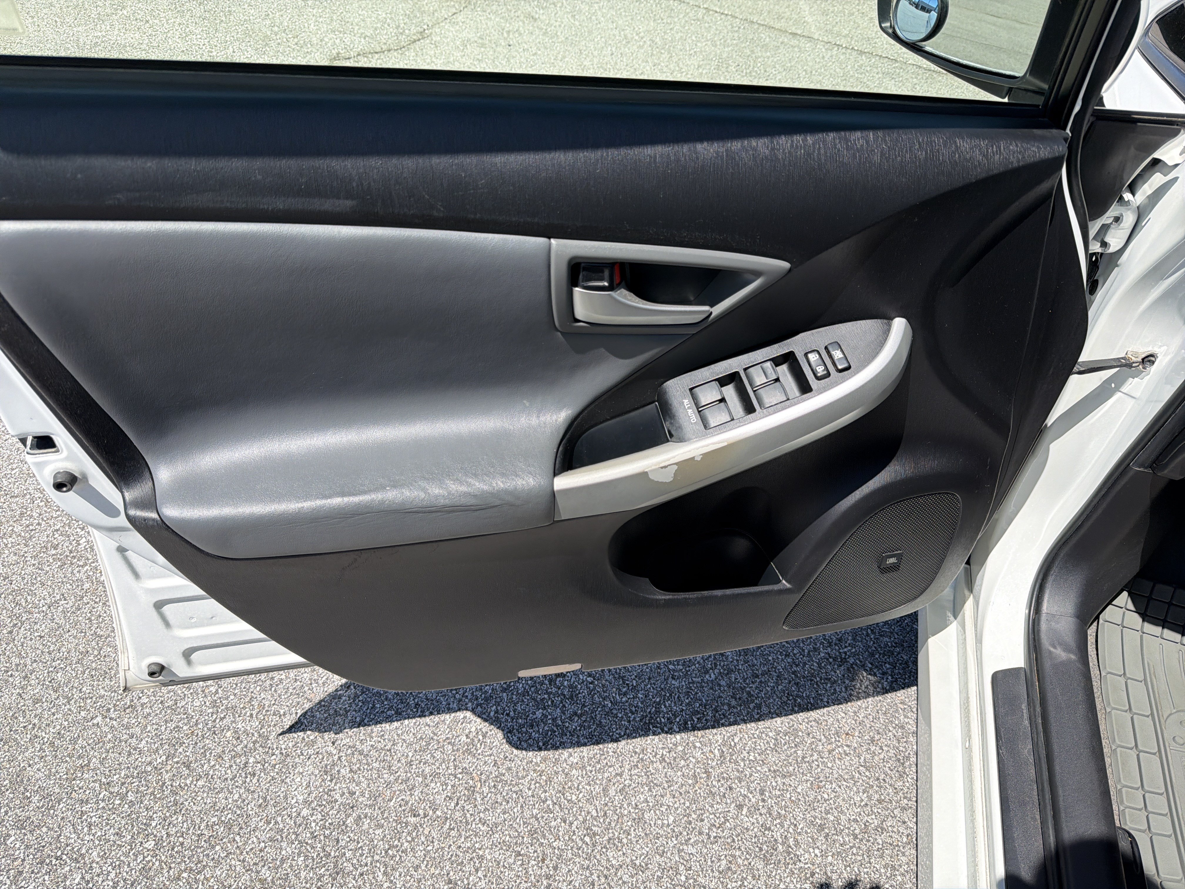 Used 2013 Toyota Prius Four w/ Deluxe Solar Roof Pkg FWD image 10