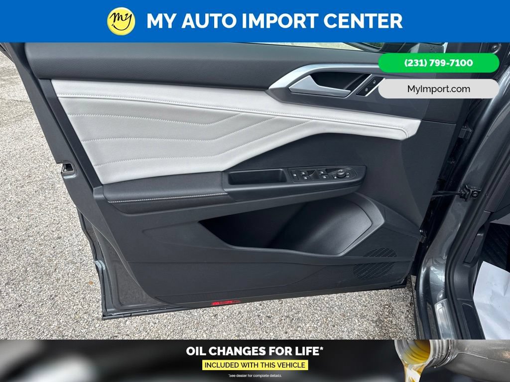 Used 2025 Volkswagen Taos SEL w/ Black Wheel Plus Package AWD/4WD image 10