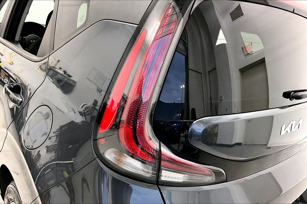 Used 2023 Kia Soul LX w/ LX Technology Package FWD image 31