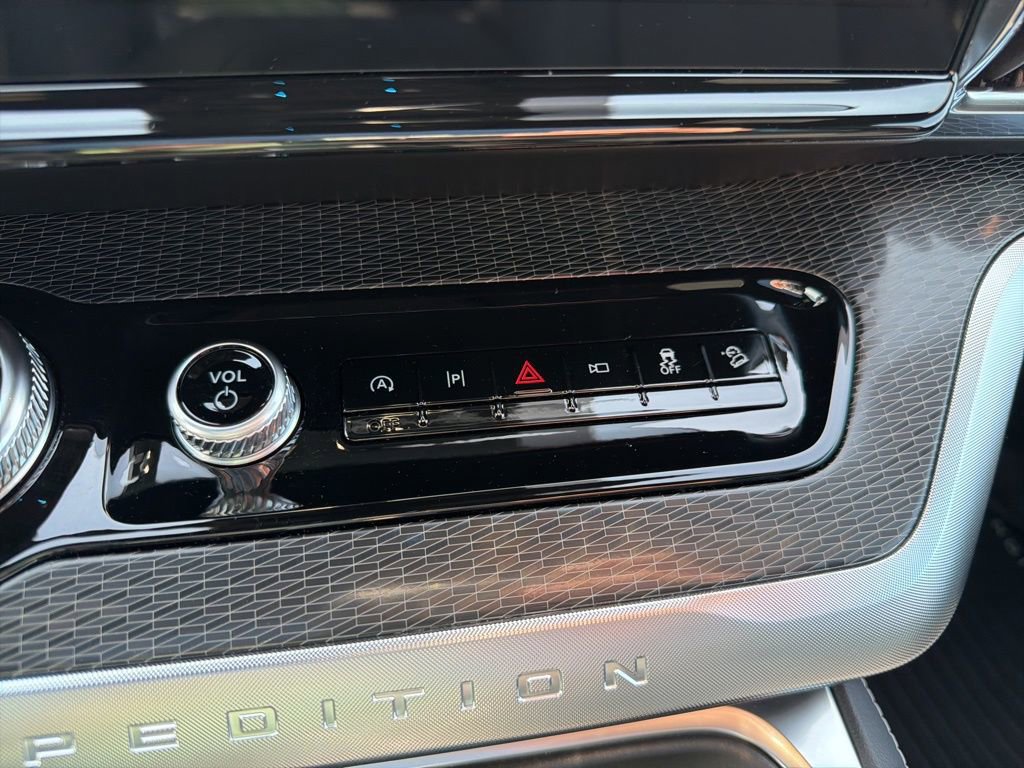 Certified 2025 Ford Expedition Max Platinum w/ Stealth Performance Package AWD/4WD image 35