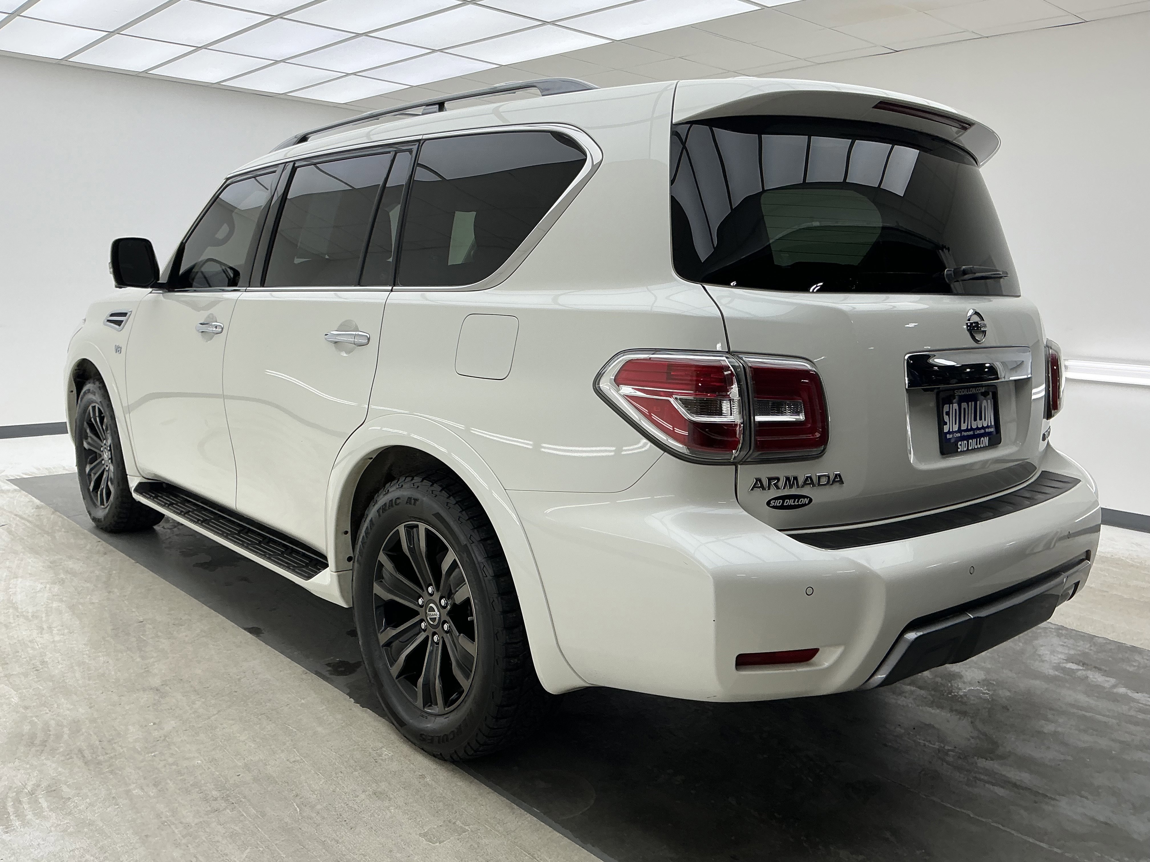 Used 2019 Nissan Armada Platinum w/ Interior Lighting Package image 6