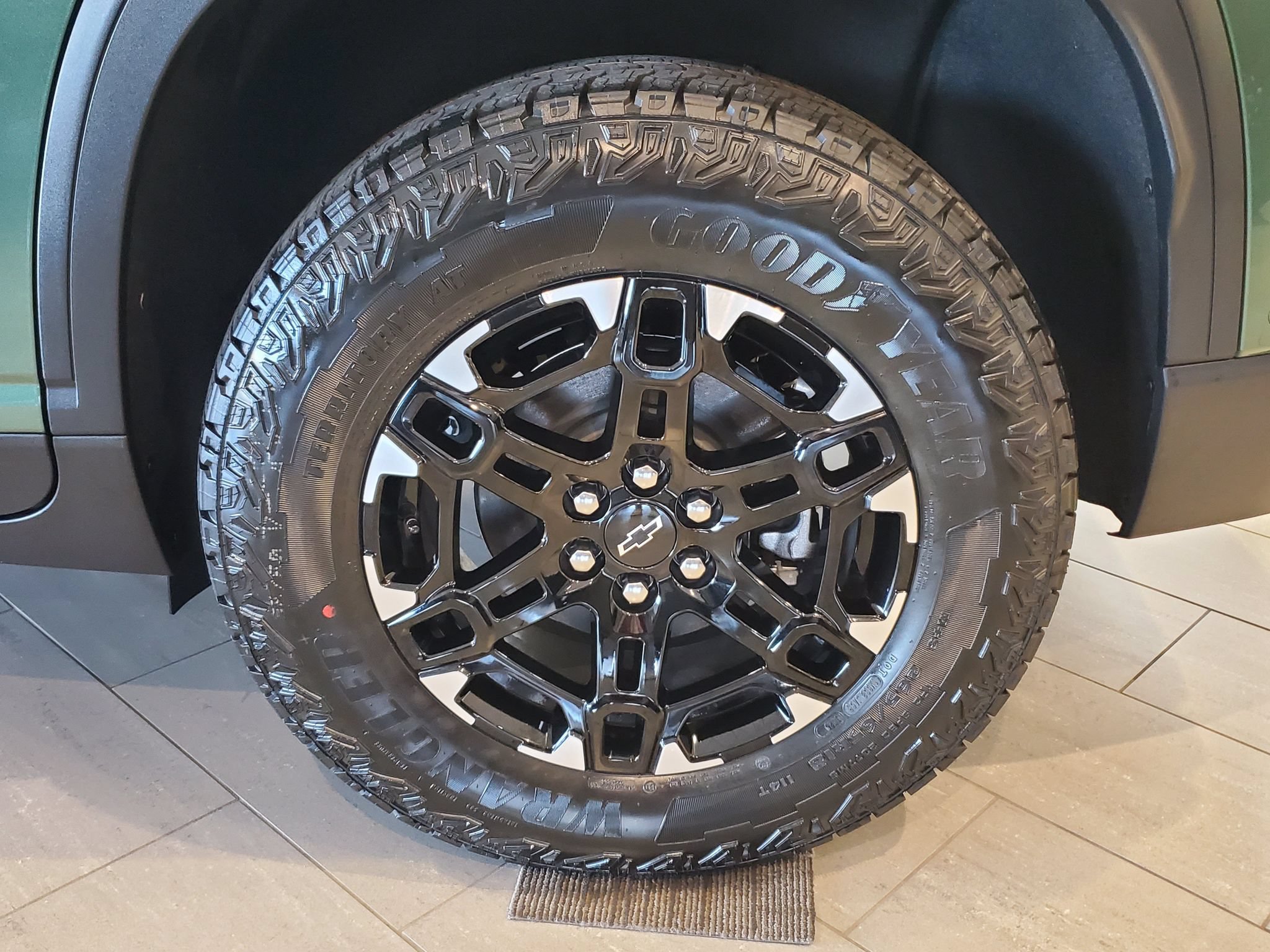 New 2027 Chevrolet Traverse Z71 w/ Enhanced Driving Package AWD/4WD image 8