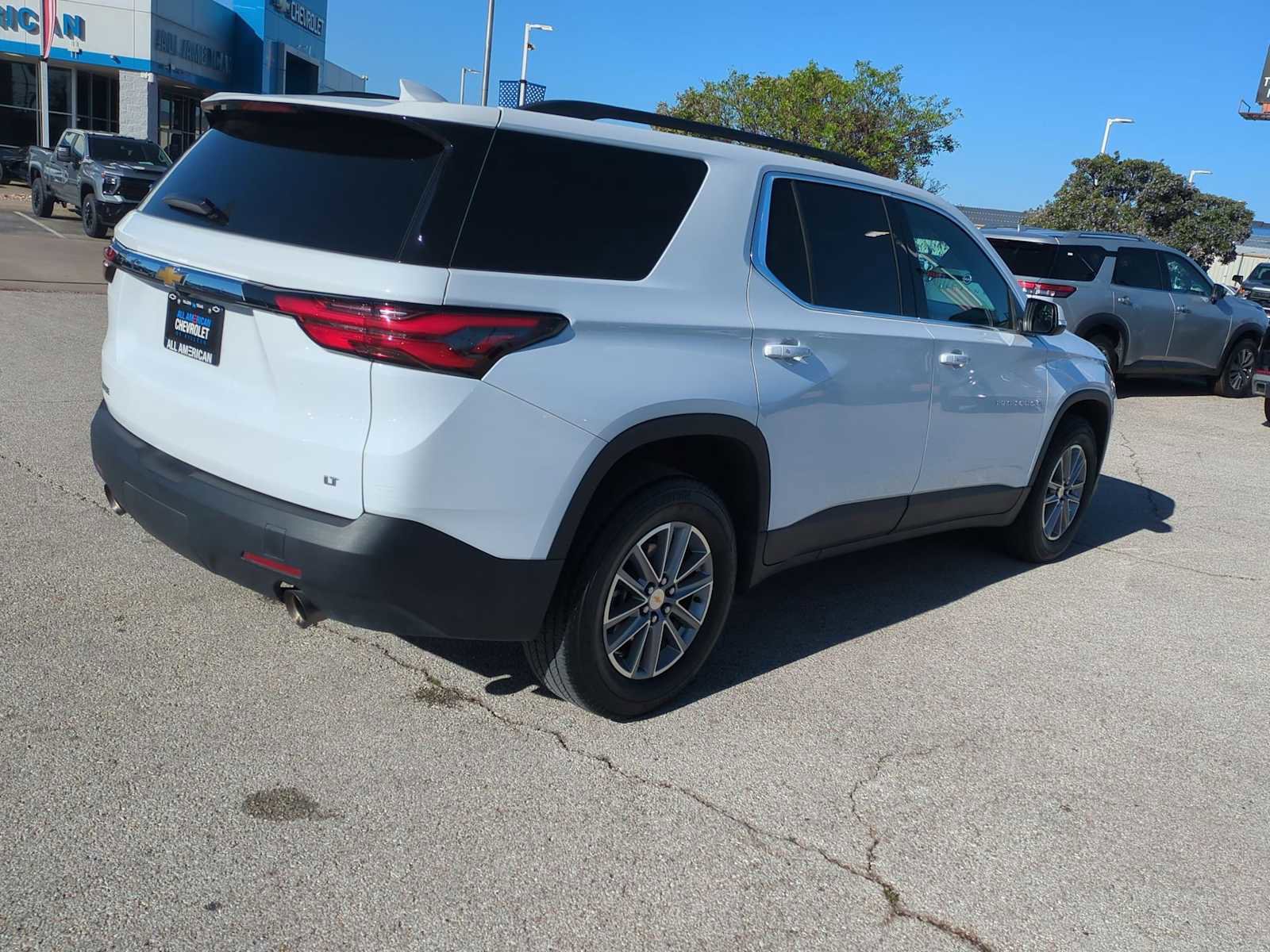 Used 2023 Chevrolet Traverse LT image 8
