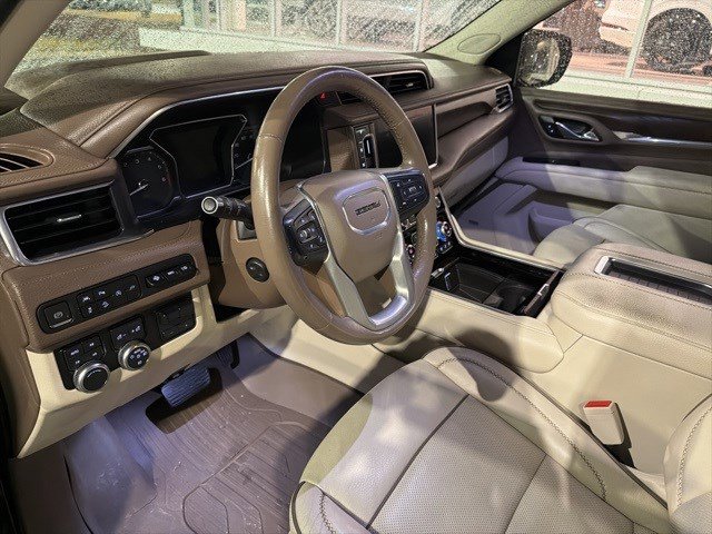 Used 2021 GMC Yukon Denali w/ Denali Premium Package image 13