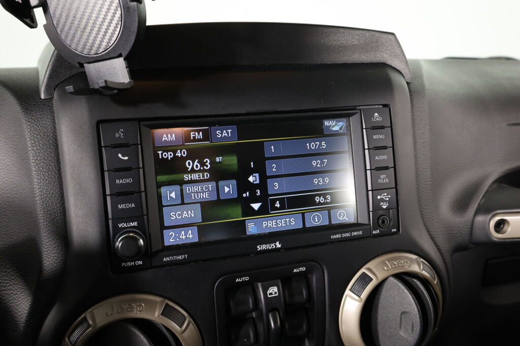 Used 2017 Jeep Wrangler 75th Anniversary image 33