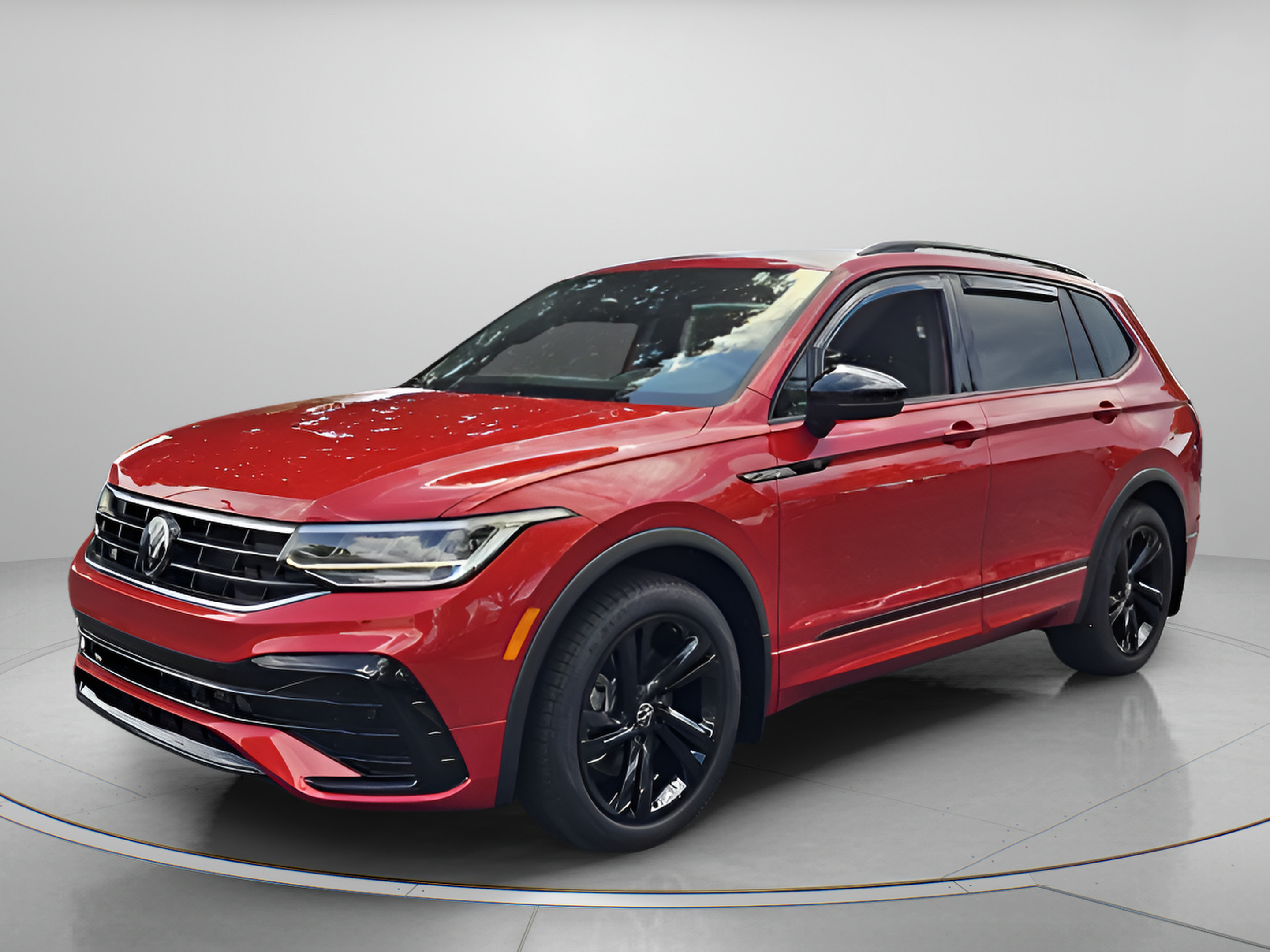 Used 2024 Volkswagen Tiguan SE R-Line FWD image 1