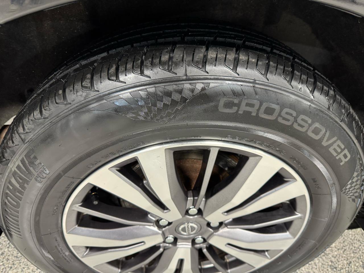 Used 2019 Nissan Pathfinder SV AWD/4WD image 10