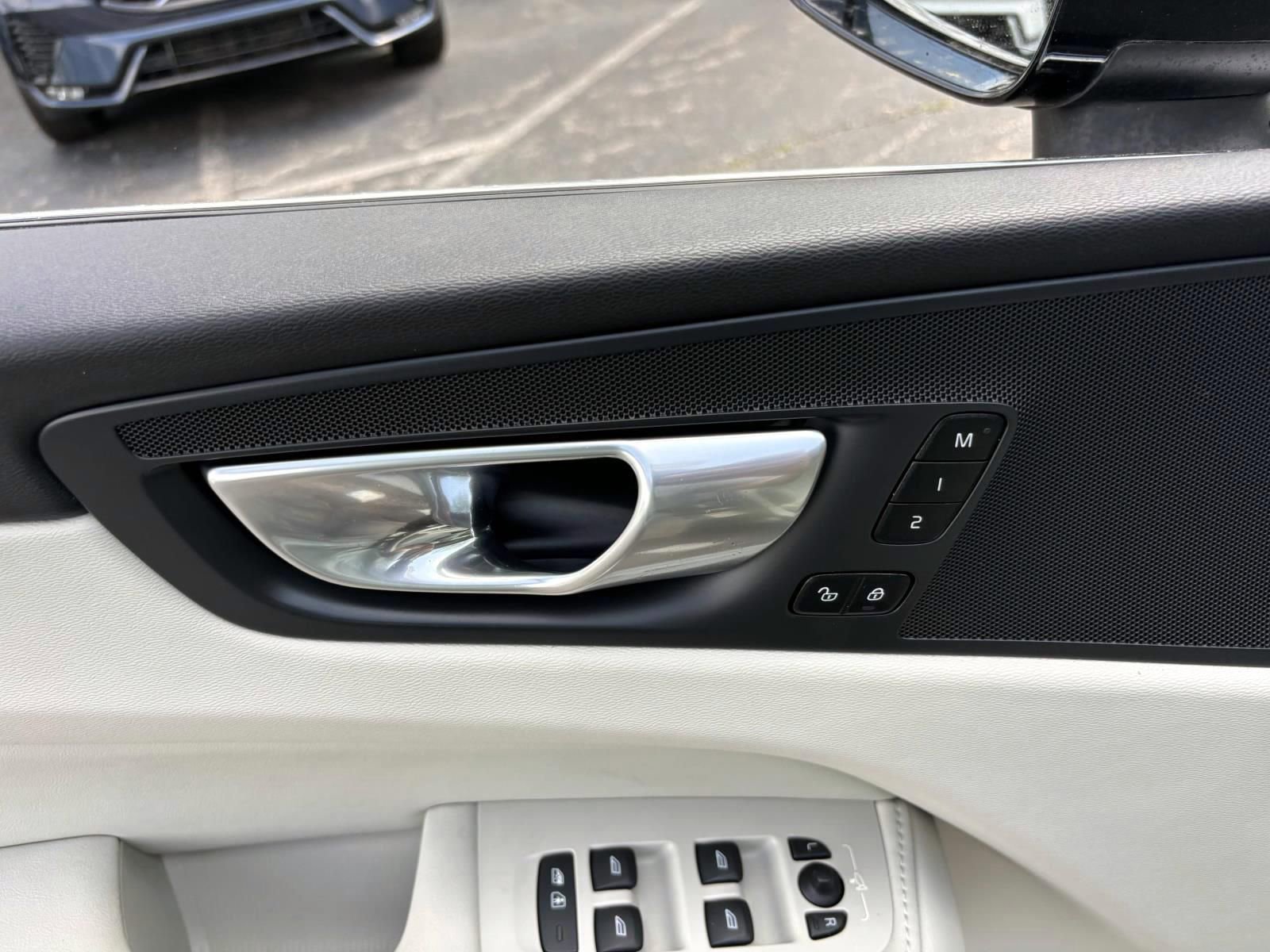 Used 2023 Volvo XC60 B5 Plus w/ Protection Package image 12