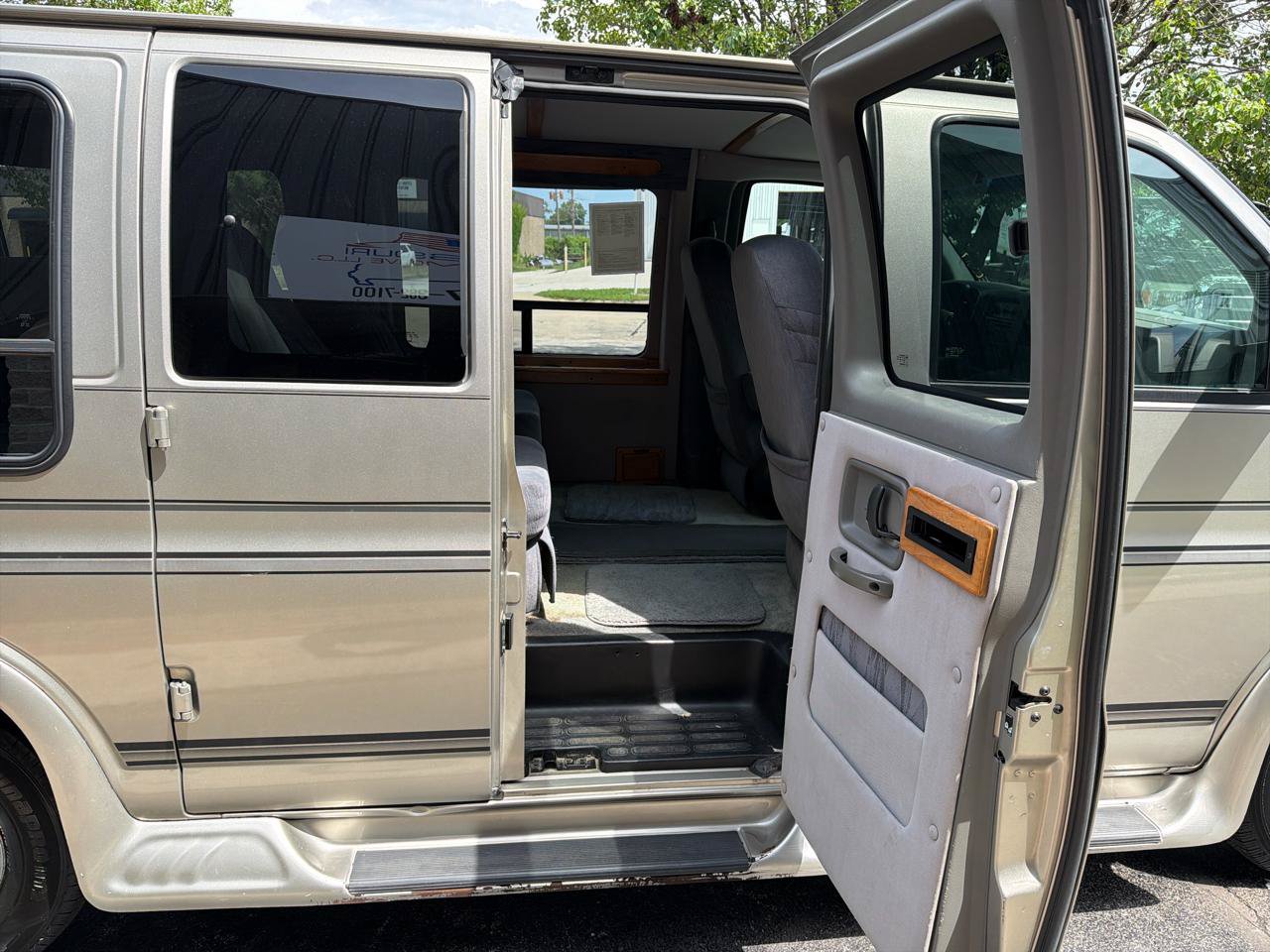Used 2003 GMC Savana 1500 w/ Preferred Equipment Group 3 RWD image 20