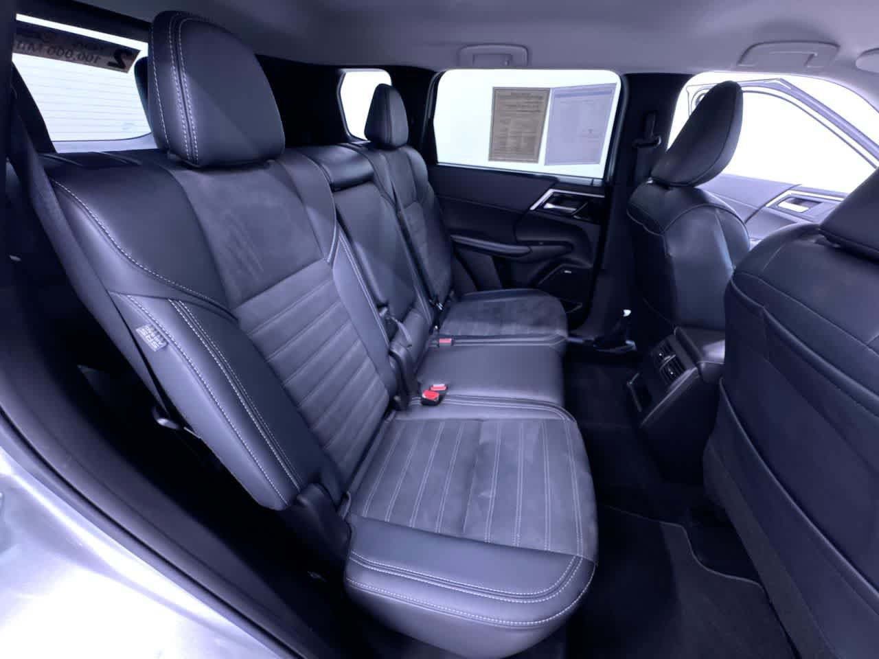 Used 2025 Mitsubishi Outlander SE FWD image 38