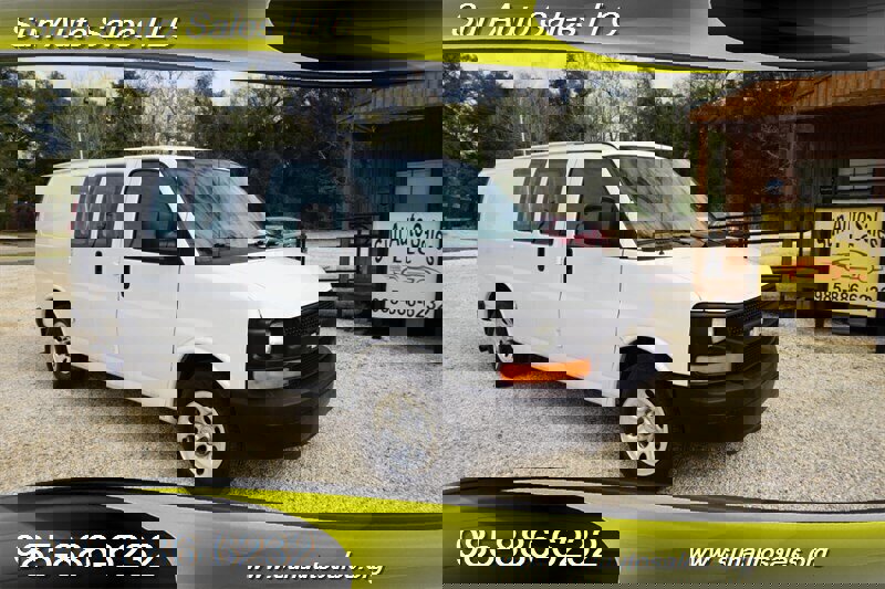 Used 2010 Chevrolet Express 1500 image 1