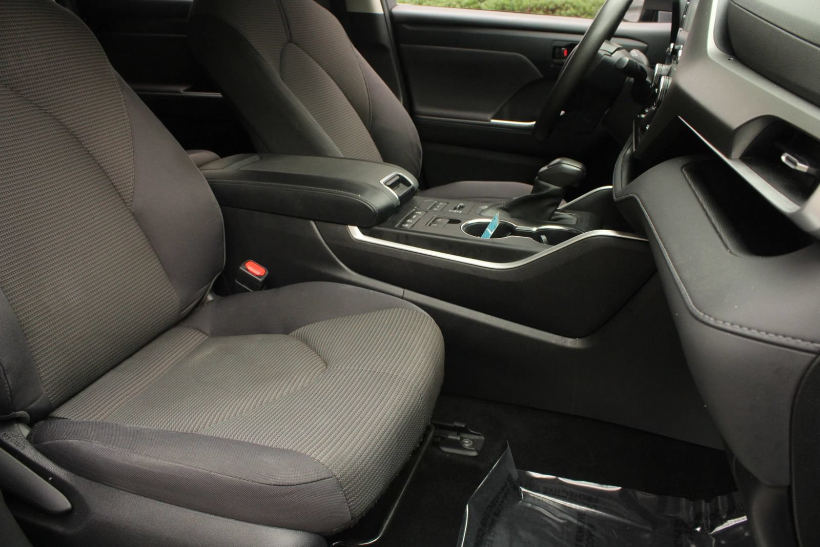 Used 2022 Toyota Highlander L AWD/4WD image 29