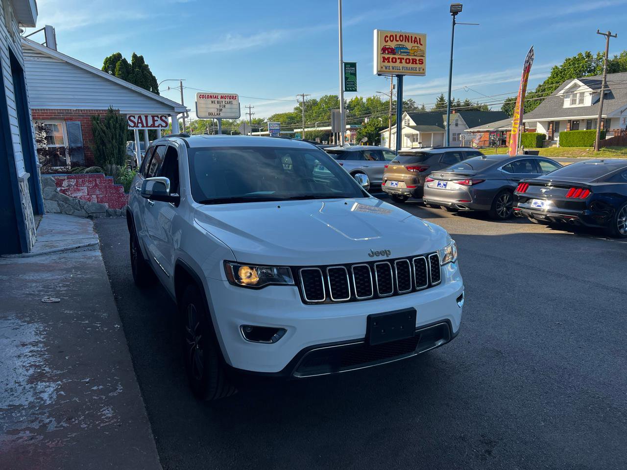 Used 2018 Jeep Grand Cherokee Limited AWD/4WD image 4