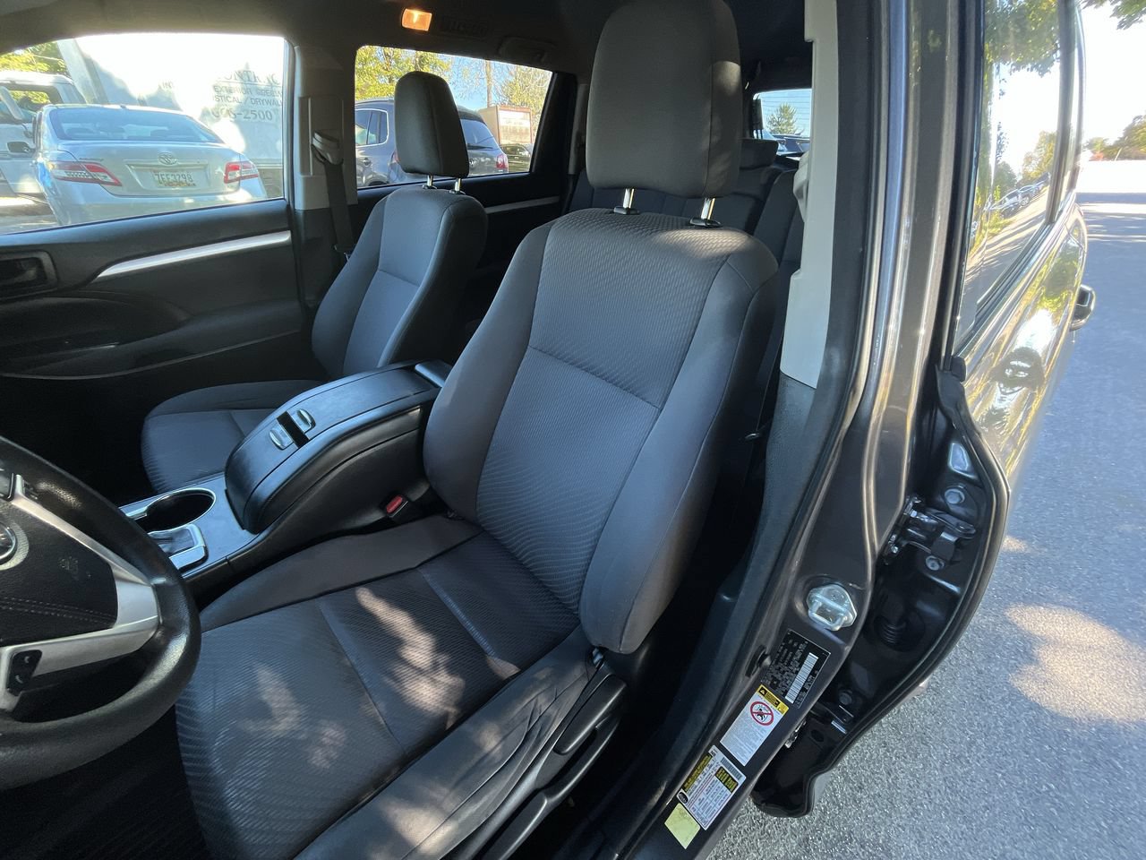 Used 2018 Toyota Highlander LE AWD/4WD image 5