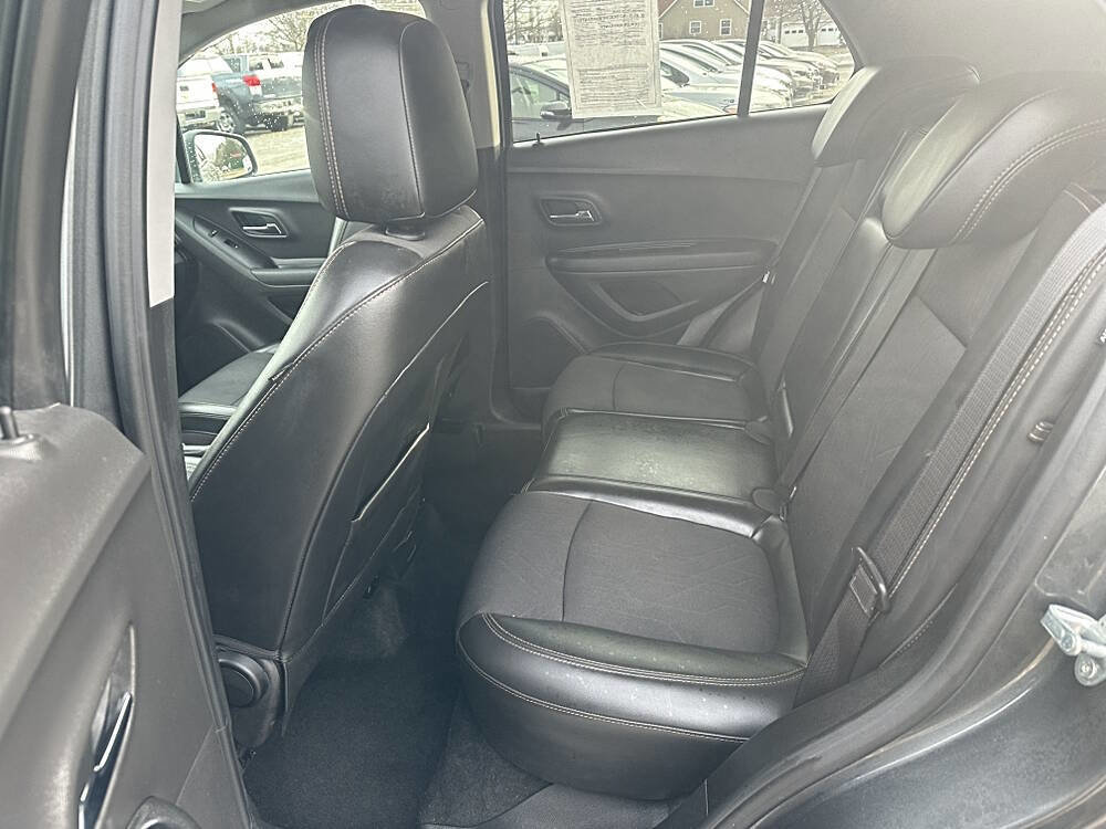 Used 2020 Chevrolet Trax LT w/ LT Convenience Package AWD/4WD image 12