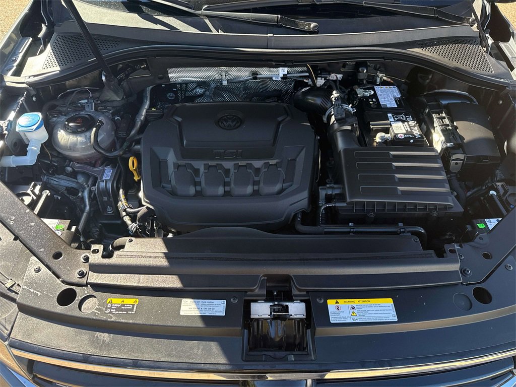 Used 2024 Volkswagen Tiguan SE R-Line image 26