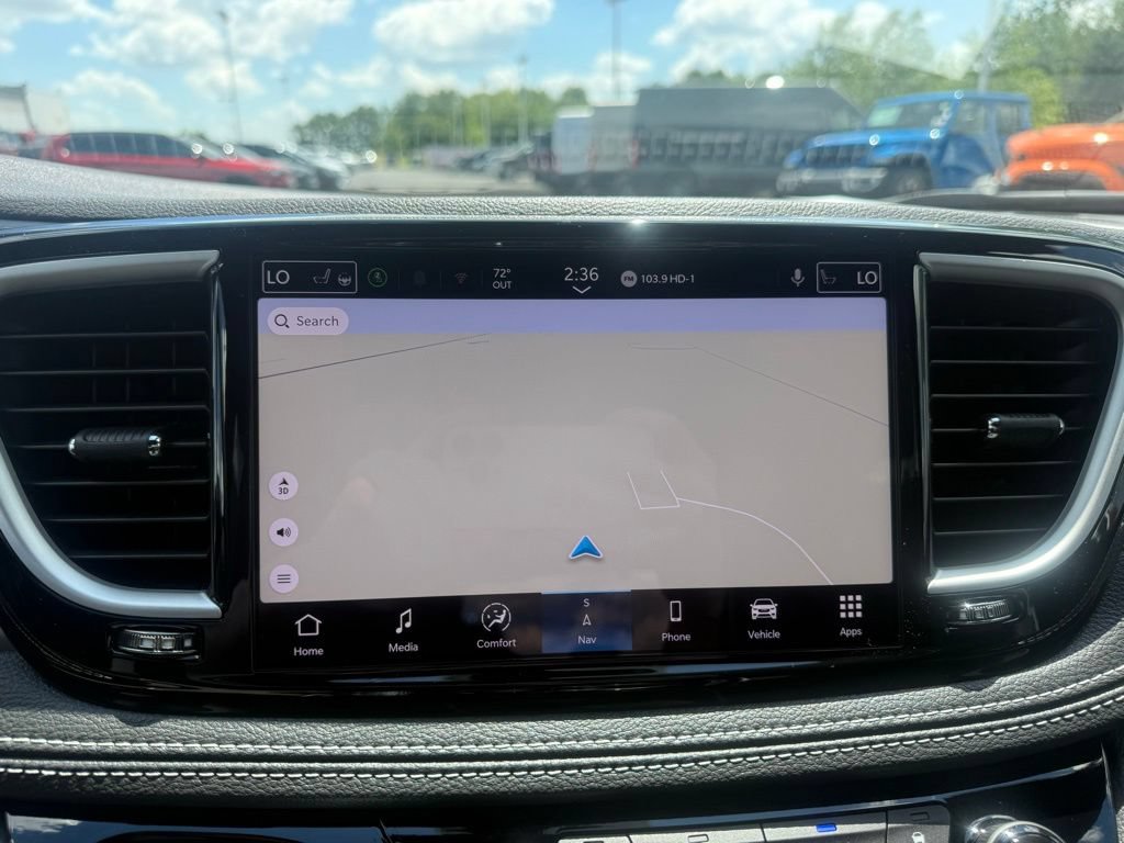 New 2027 Chrysler Pacifica Limited w/ Family Tech Group FWD image 24