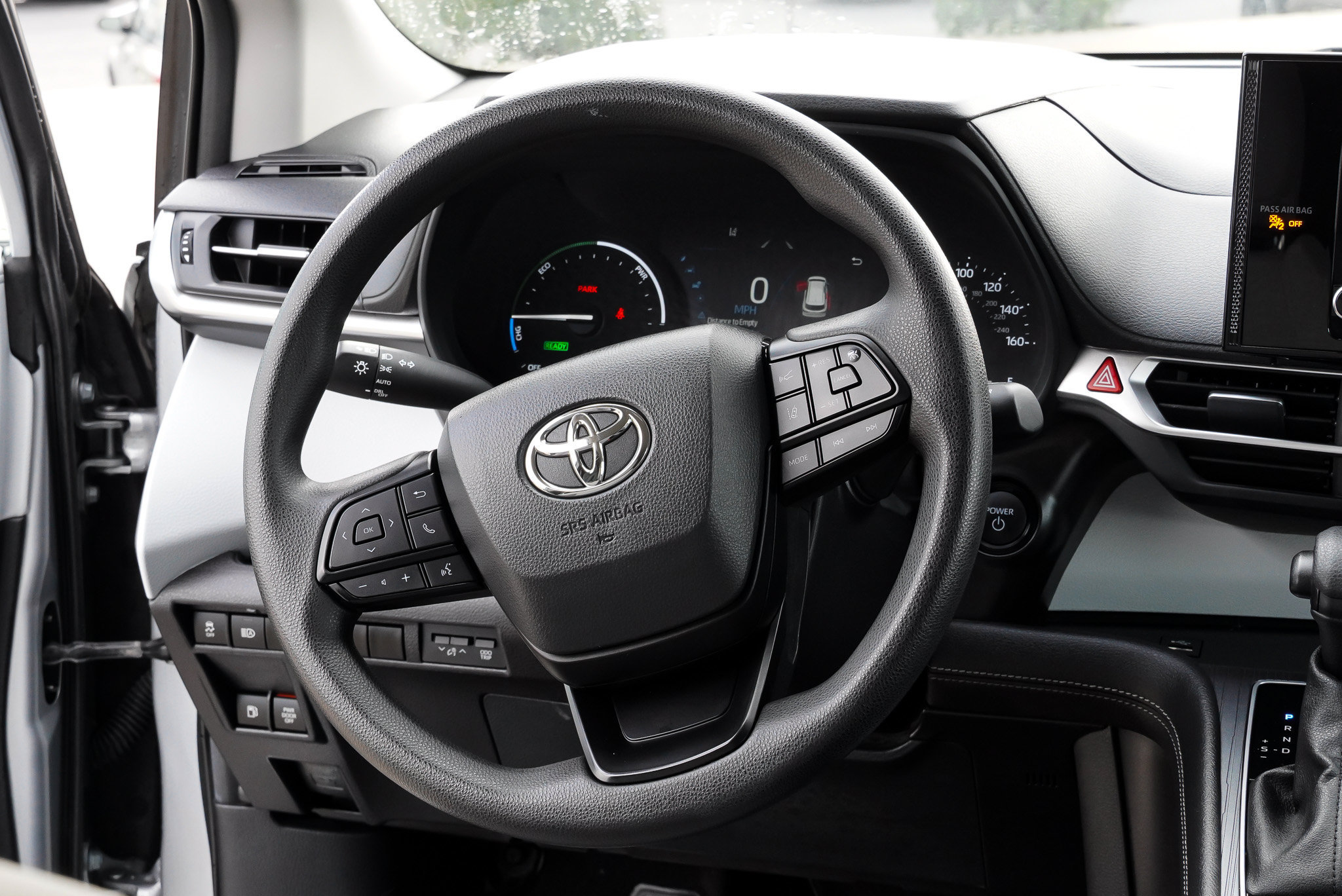 Certified 2025 Toyota Sienna LE AWD/4WD image 31