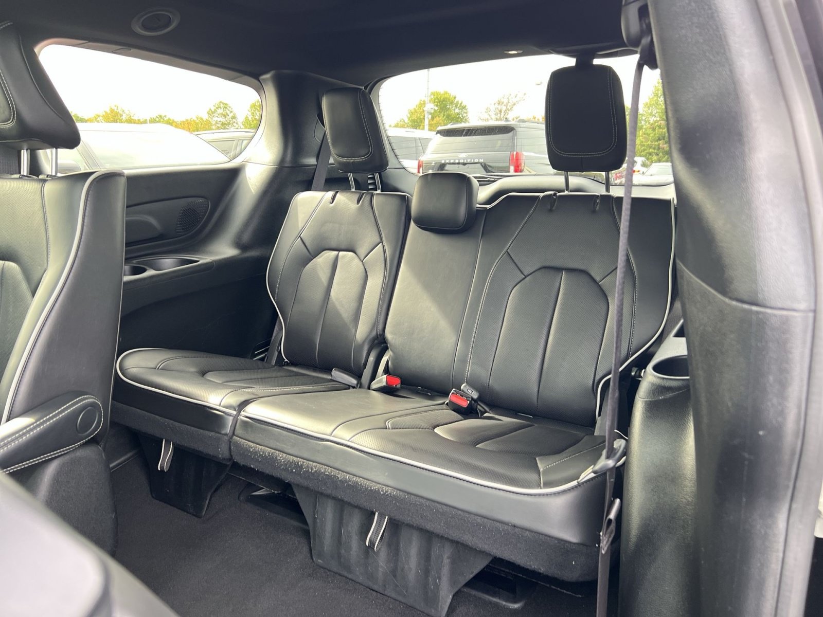 Used 2023 Chrysler Pacifica Limited w/ S Appearance Package FWD image 27