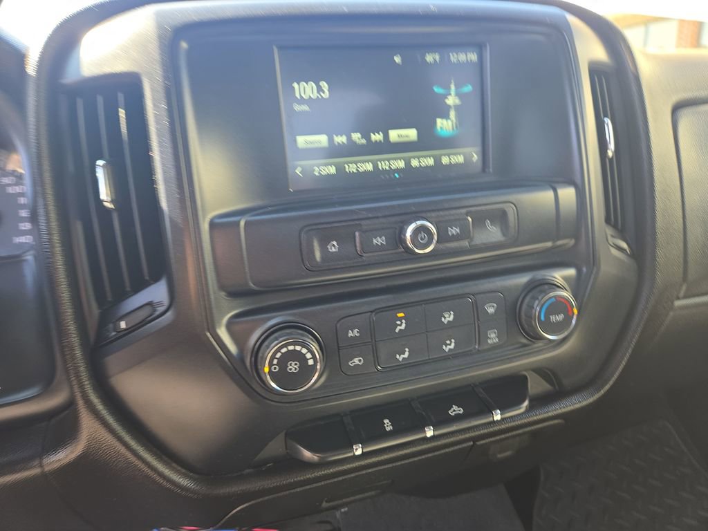 Used 2019 Chevrolet Silverado 1500 Custom w/ Custom Convenience Package AWD/4WD image 18