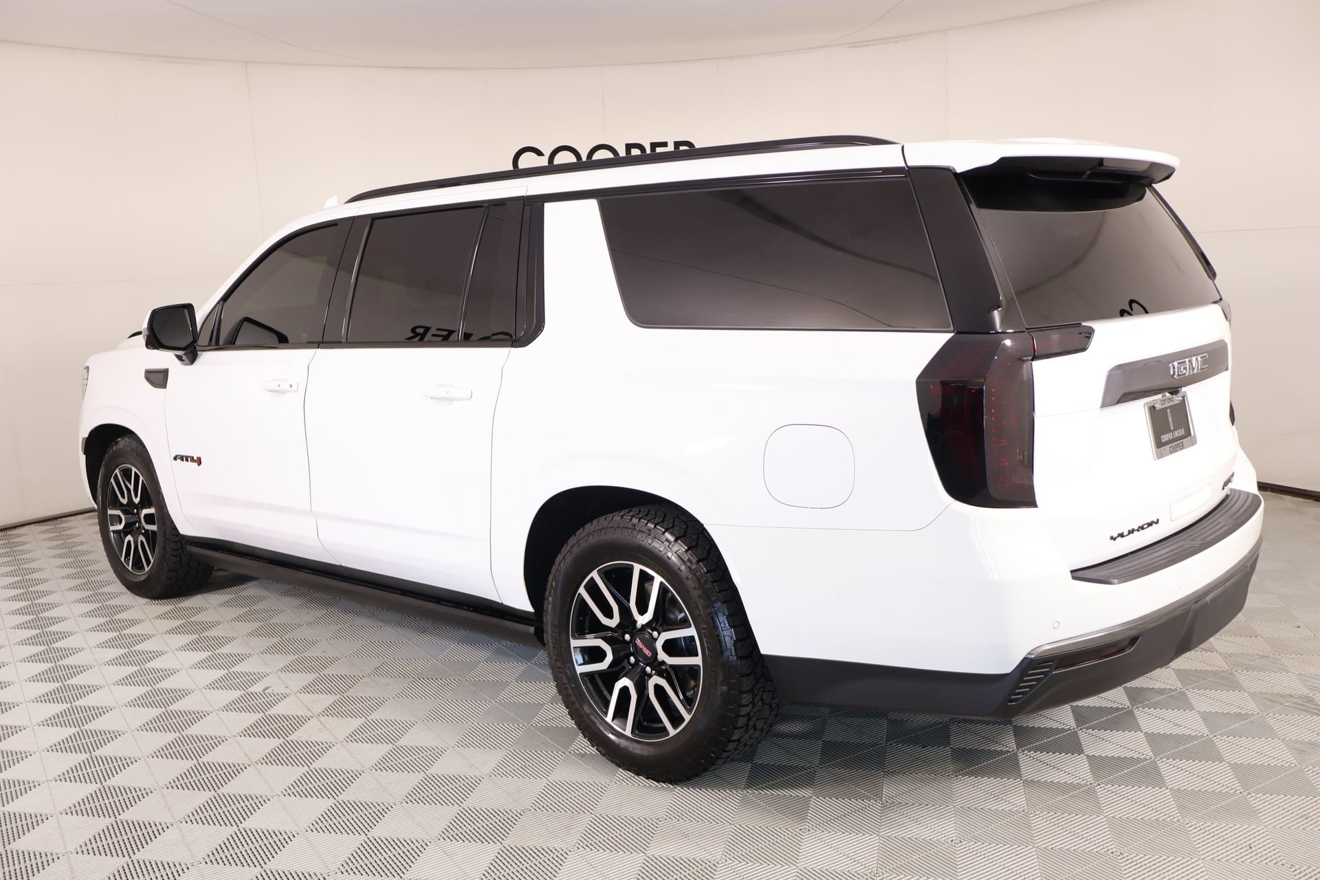 Used 2023 GMC Yukon XL AT4 w/ AT4 Premium Plus Package AWD/4WD image 24