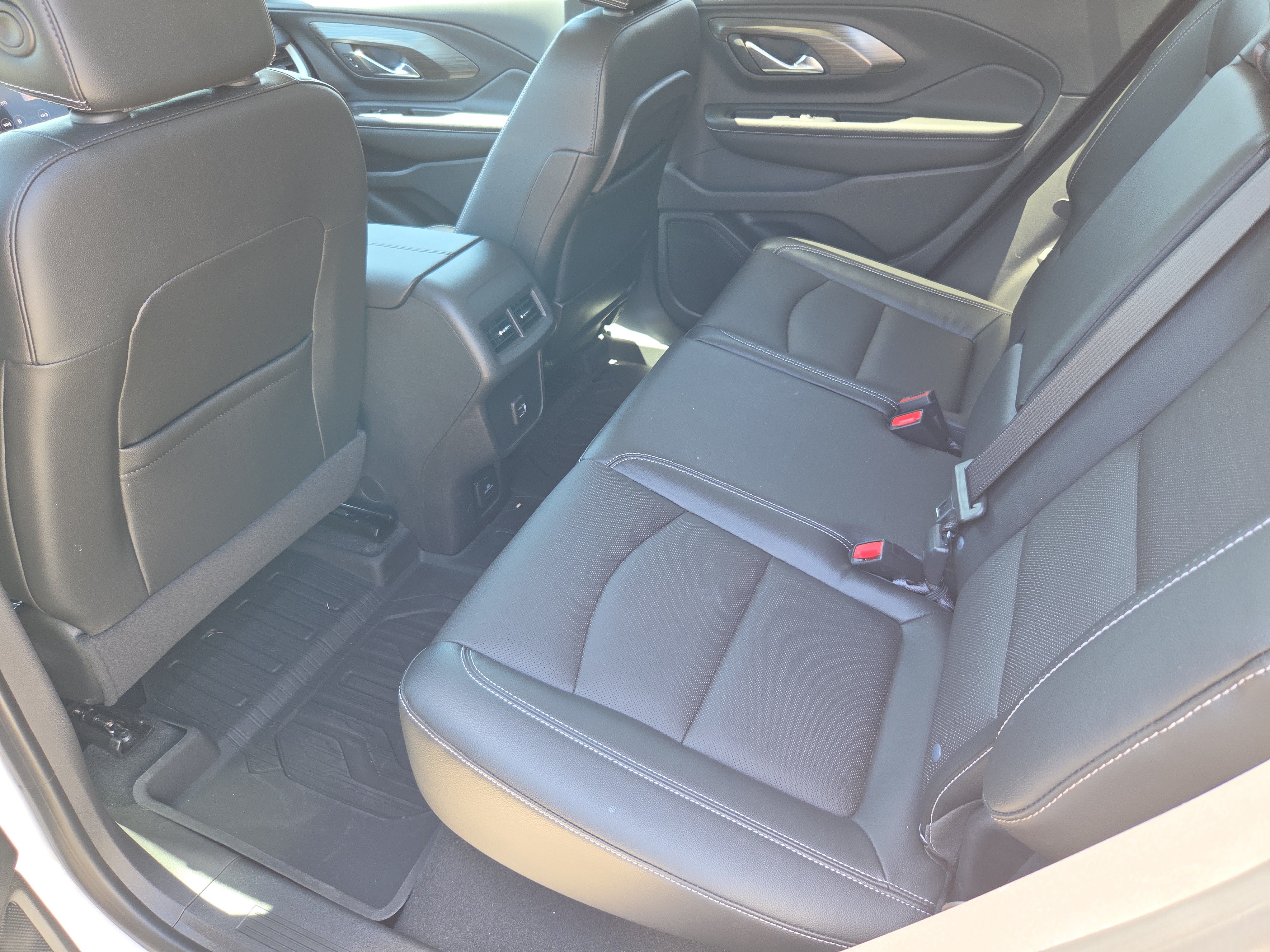 Used 2023 GMC Terrain SLT FWD image 12