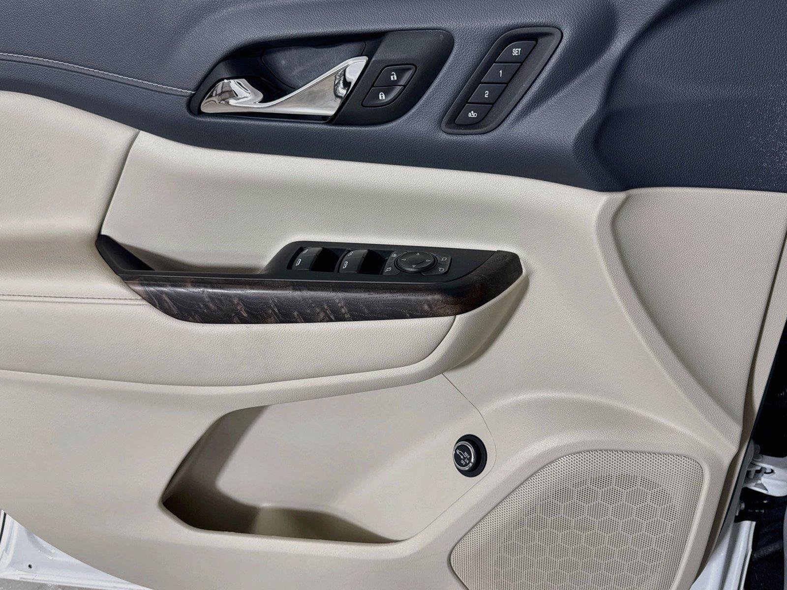 Certified 2023 GMC Acadia Denali w/ Denali Technology Package FWD image 16