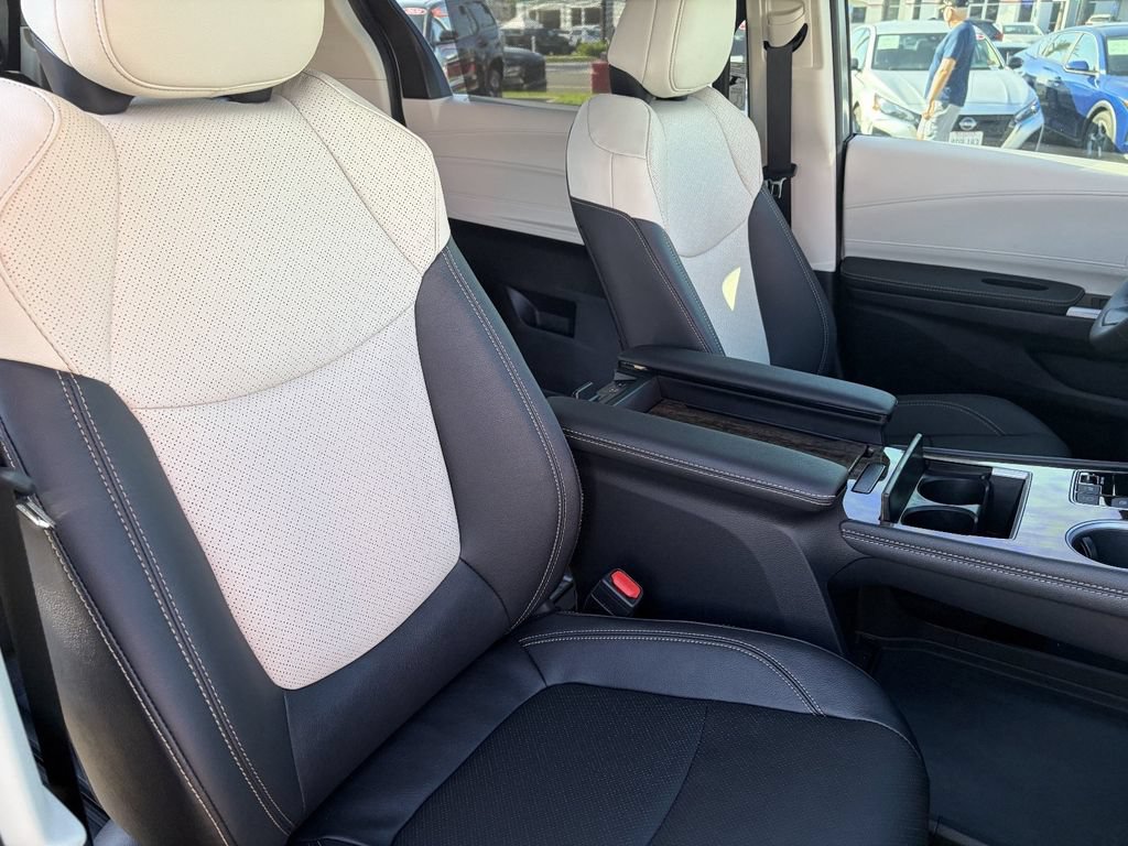 Certified 2026 Toyota Sienna Limited FWD image 16