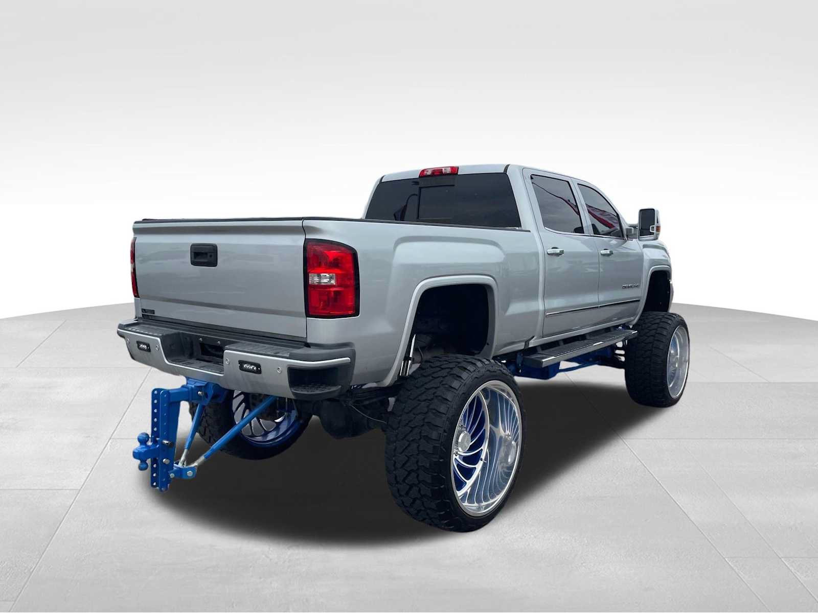 Used 2018 GMC Sierra 2500 Denali w/ Duramax Plus Package AWD/4WD image 5