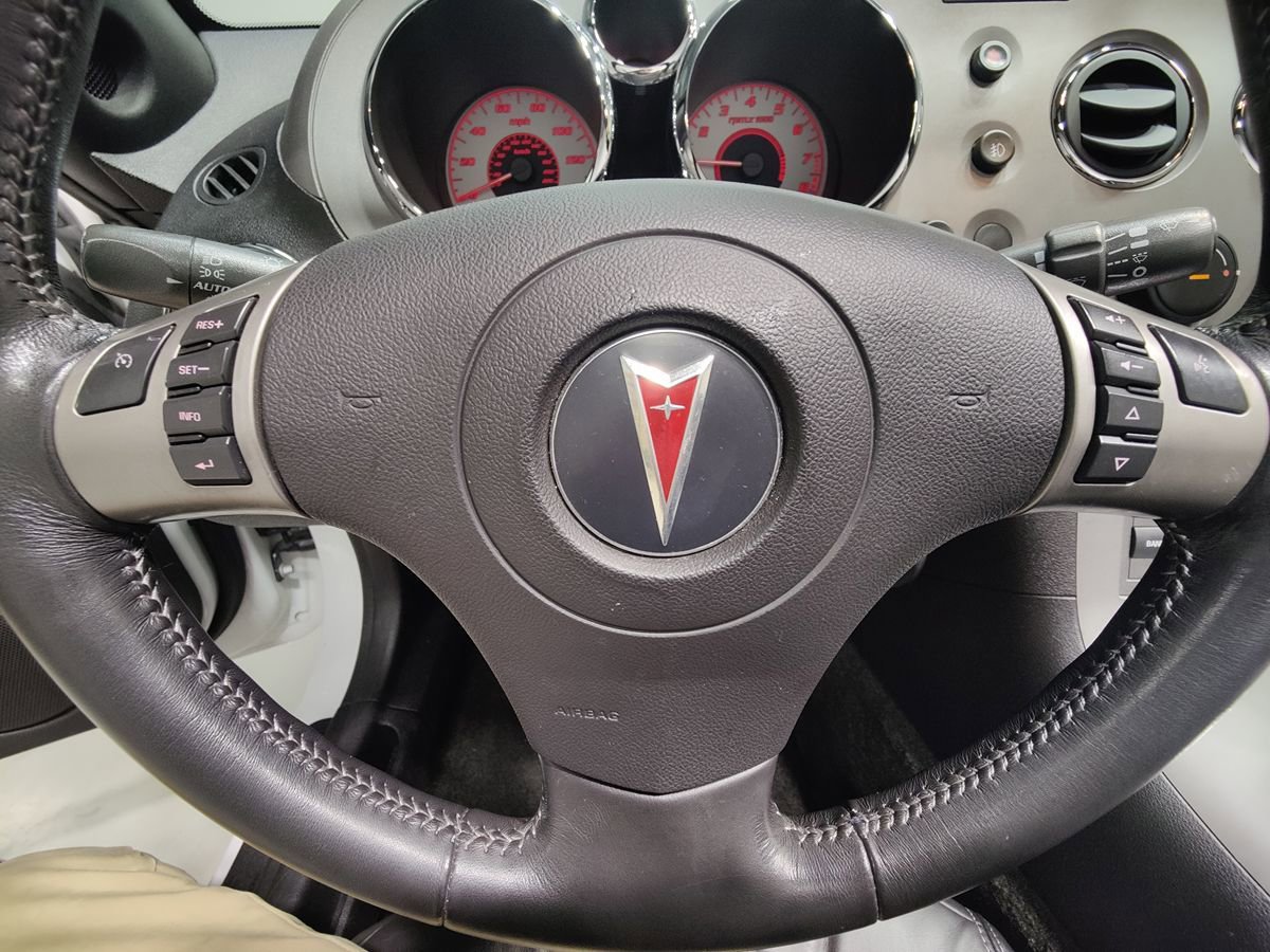 Used 2007 Pontiac Solstice Convertible w/ Premium Package image 28