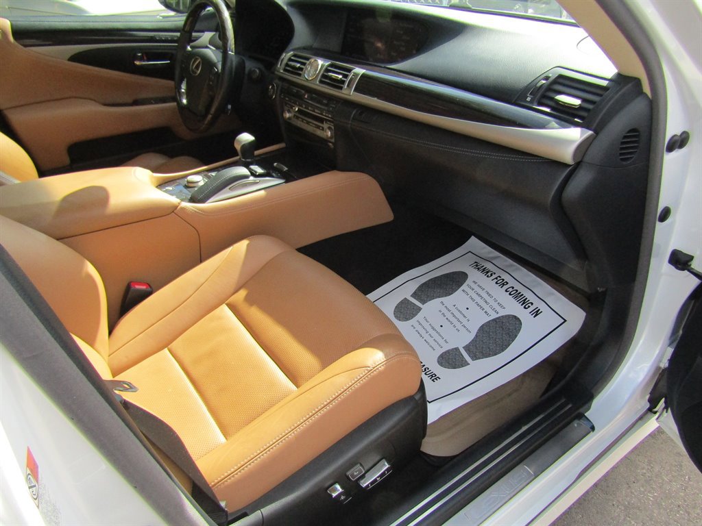 Used 2017 Lexus LS 460 w/ Comfort Package image 8