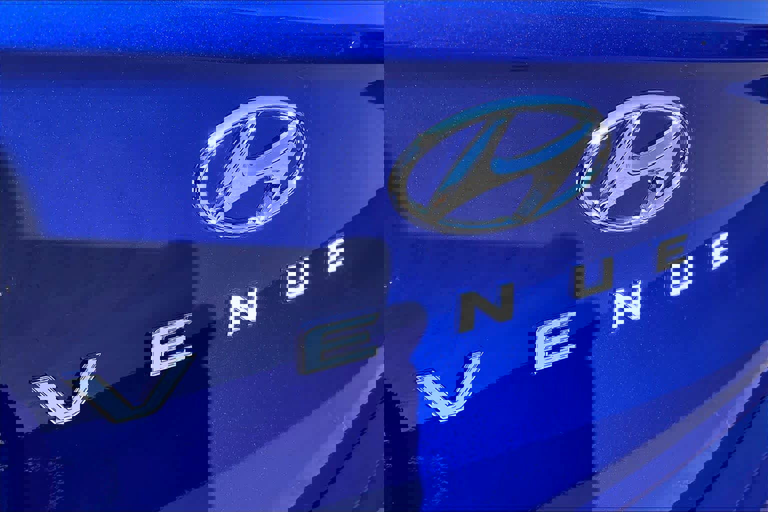 Certified 2025 Hyundai Venue SEL image 9