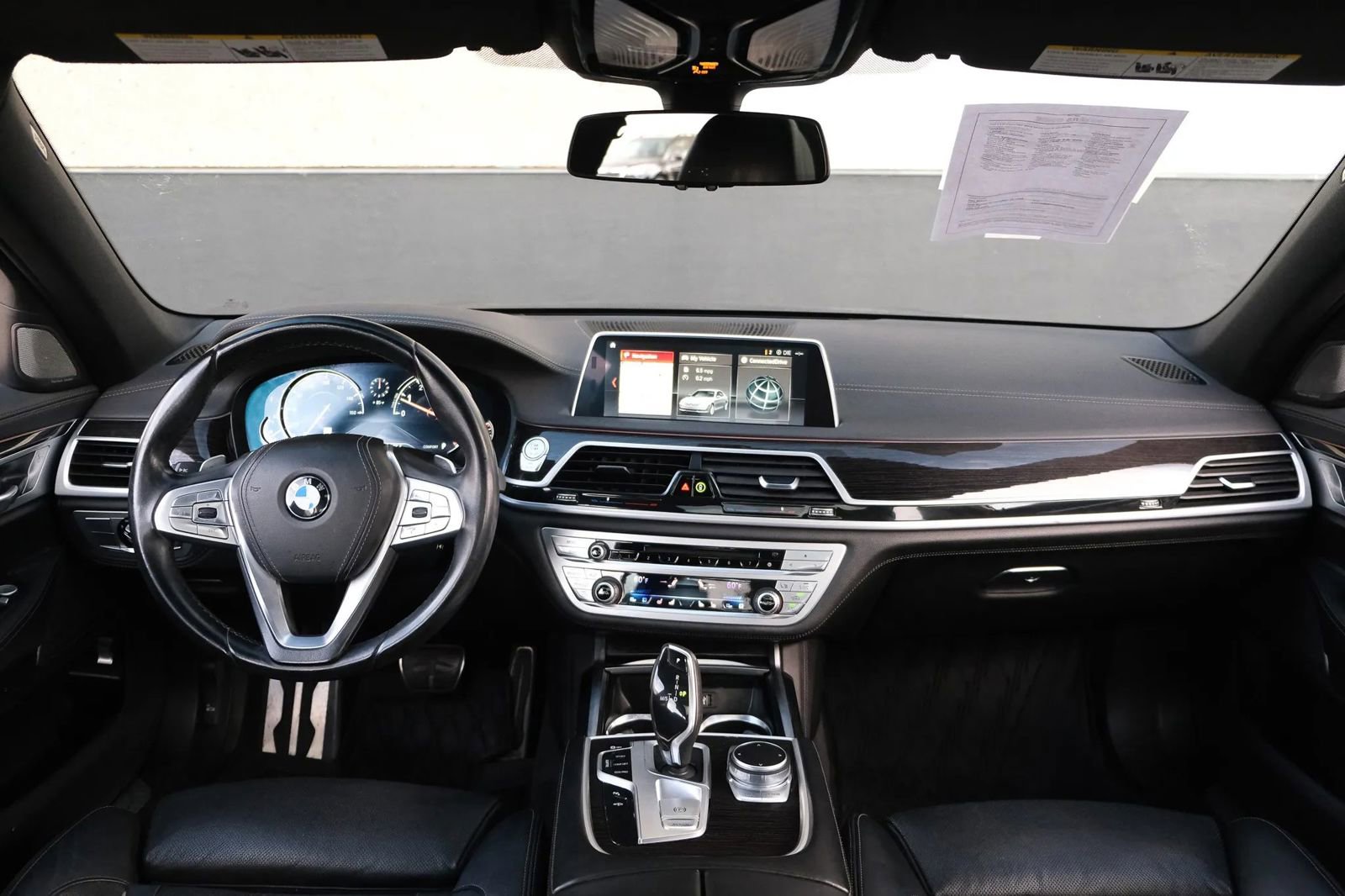 Used 2019 BMW 750i w/ M Sport Package image 32