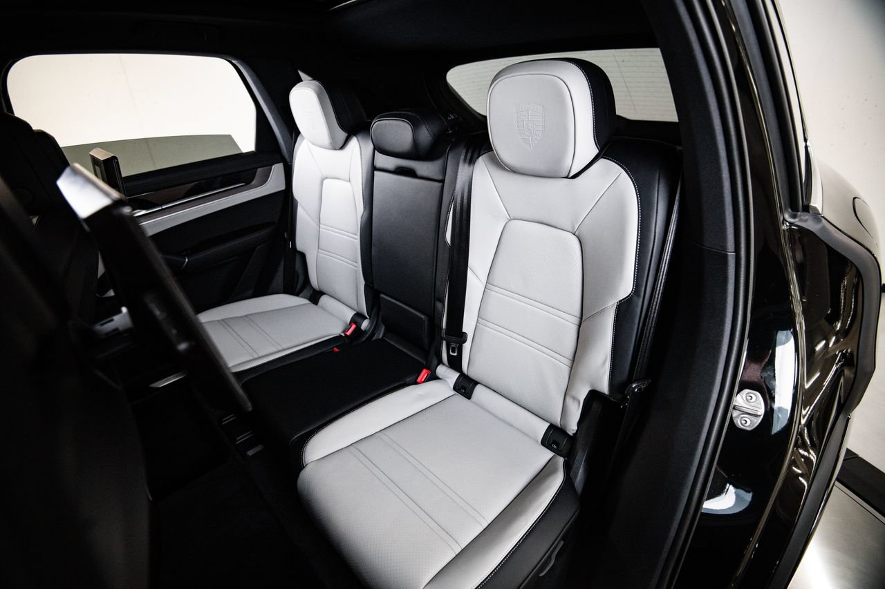 Certified 2026 Porsche Cayenne S AWD/4WD image 25
