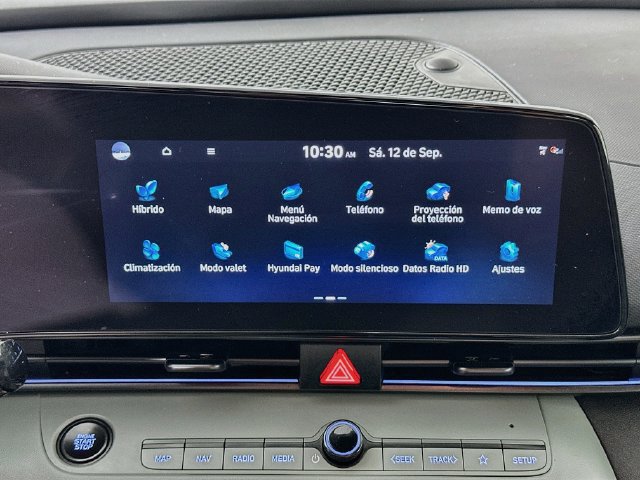 Used 2025 Hyundai Elantra Limited FWD image 12